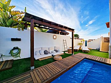 Foto Venta de casa con piscina y terraza en Santa Pola, Monte y Mar bajo