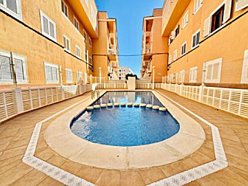 Imagen 1 Venta de piso con piscina en La Mata (Torrevieja)